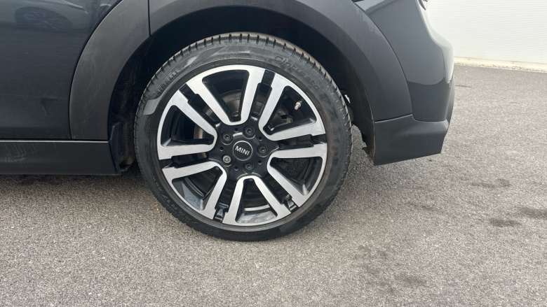 MINI Hatchback 1.5 Cooper Exclusive 5dr Auto Petrol Hatchback